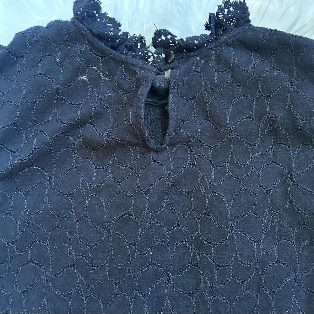 Everleigh black lace sleeveless top size small - Picture 2 of 8